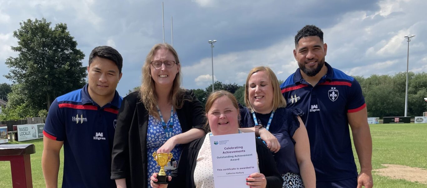 Award winner Cath Horbury alongside Wakefield Trinity players Mason Lino and Kelepi Tanginoa, Senior Commissioning Manager Charlotte Winter and Improvement Support Officer Chloe Tankard